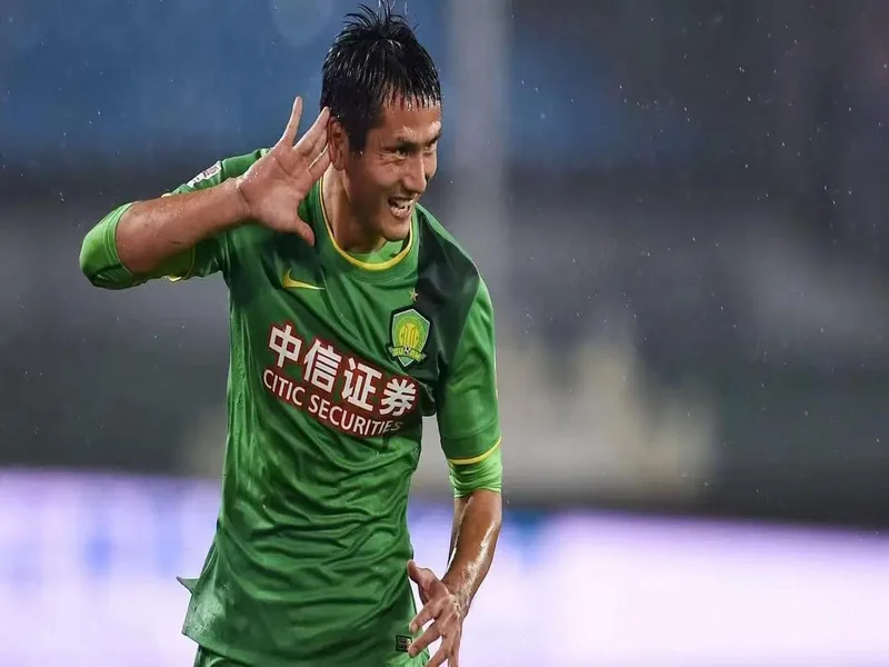 邵佳一：国足没有梅西C罗姆巴佩，不可能把球给一个人就解决问题