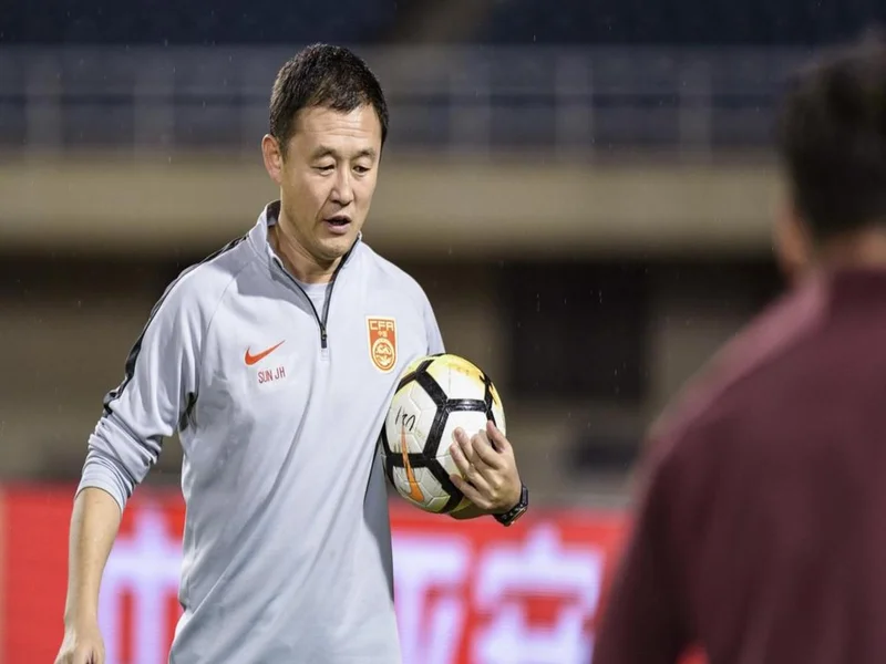 中国球员能在欧洲踢上主力、半主力的上一个是武磊，再之前孙继海